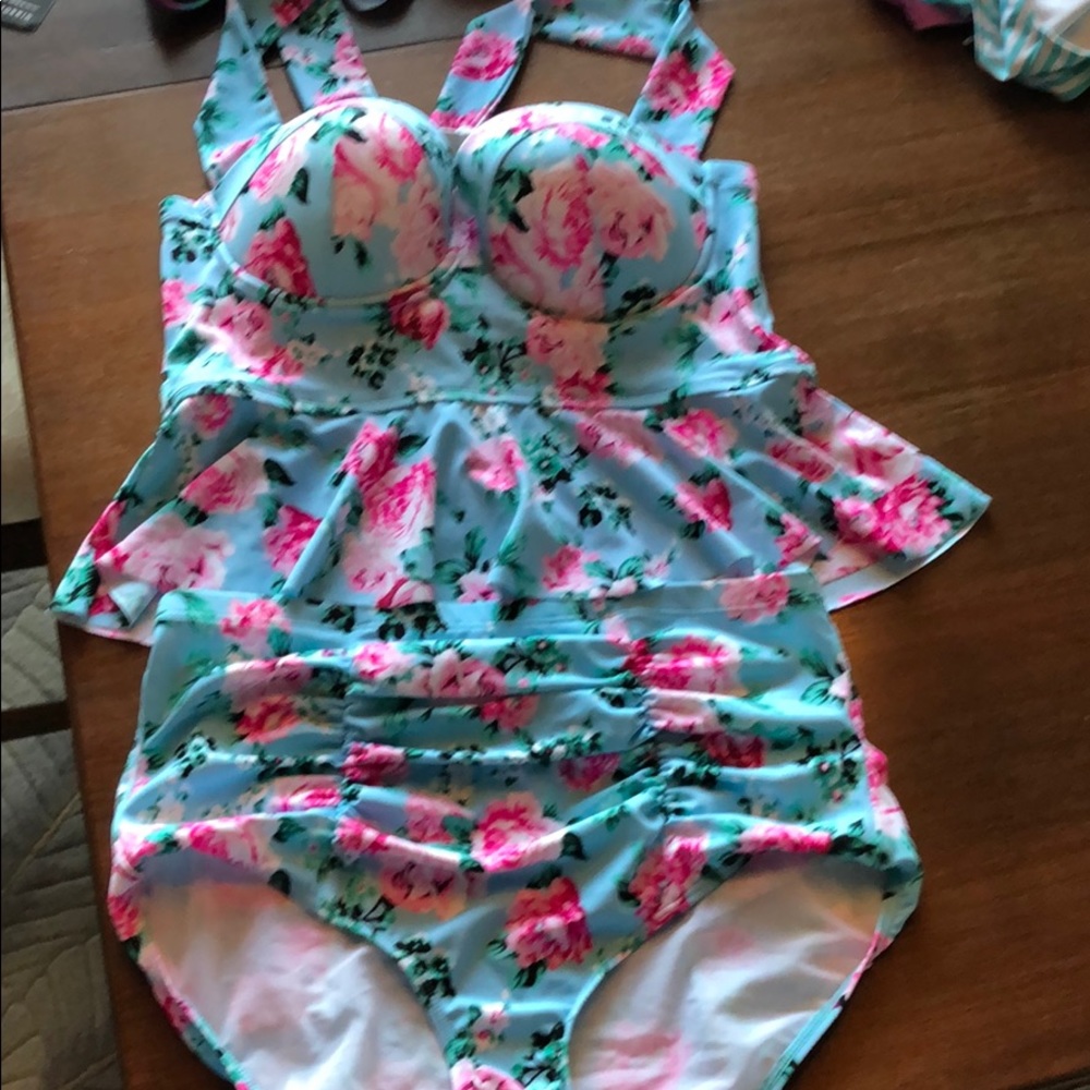 Torrid 0X swimsuit top and bottom.